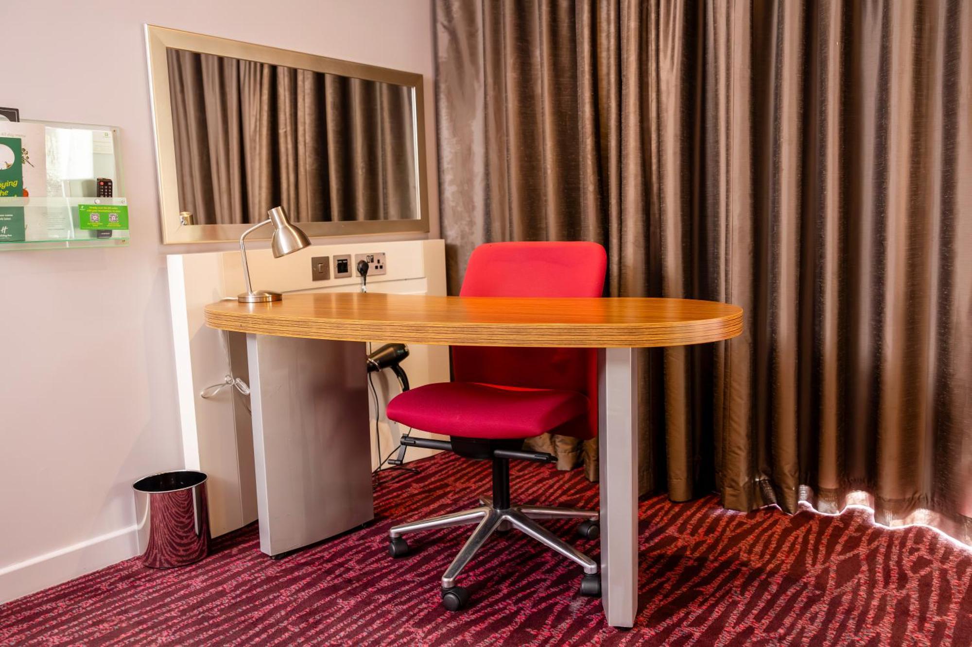 Отель Manchester-mediacityuk By Ihg
